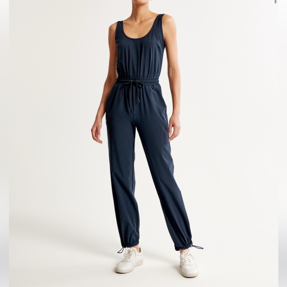 Abercrombie & Fitch navy blue women’s traveler romper - small